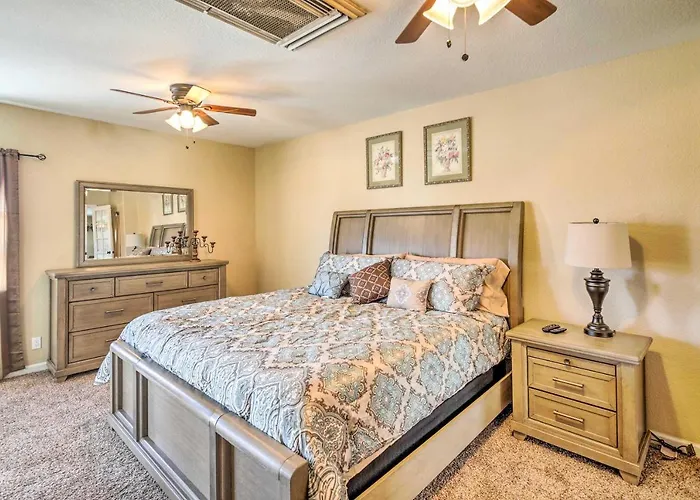 Havasu W/ Pool, Near London Bridge! Lake Havasu City