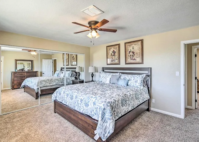 Havasu W/ Pool, Near London Bridge! Hébergement de vacances