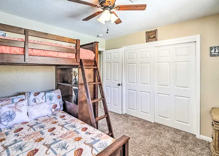 Hébergement de vacances Havasu W/ Pool, Near London Bridge! *