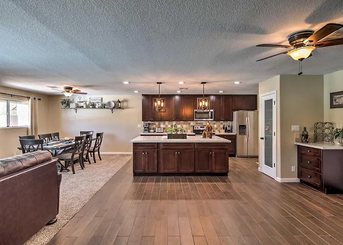 Hébergement de vacances Havasu W/ Pool, Near London Bridge! *